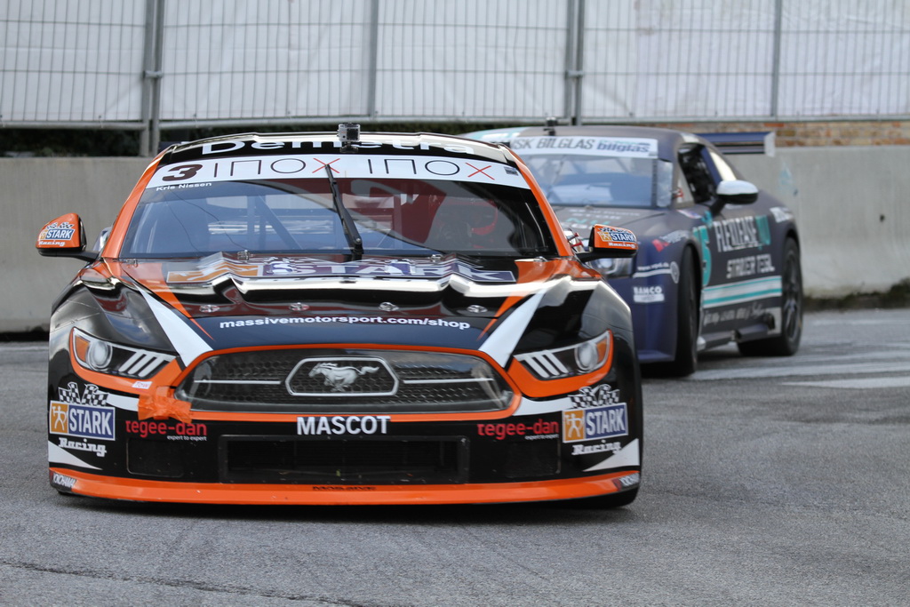 Tæt kamp i DTC. Fed racing.
(Foto: Motorsporten.dk)